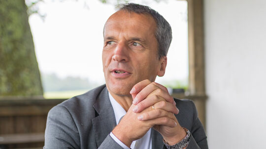 Wa(e)hlen mit Weitblick. Interview mit Michael Hennrich auf dem Käppele über Dettingen Wa(e)hlen mit Weitblick. Interview mit Michael Hennrich auf dem Käppele über Dettingen