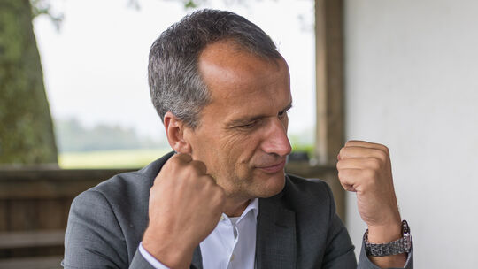 Wa(e)hlen mit Weitblick. Interview mit Michael Hennrich auf dem Käppele über Dettingen Wa(e)hlen mit Weitblick. Interview mit Michael Hennrich auf dem Käppele über Dettingen