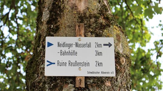Auf dem Weg zum Wasserfall lassen sich nicht nur die Natur und die Burgruine Reußenstein bestaunen - es gibt auch viel zu entdec