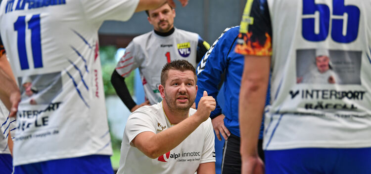 Redebedarf: Kirchheims Trainer Engelbert Eisenbeil war mit der Leistung seines Teams trotz Sieg nicht zufrieden. Foto: Markus Br
