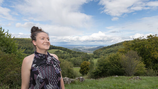 Der Salzmannstein am Randecker Maar bietet einen weiten Blick über Weilheim und das gesamte Albvorland bis auf die drei Kaiserbe