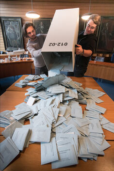 Auftakt zum Stimmenzählen im Rathaus: Die markantesten Ergebnisse einzelner Kirchheimer Wahllokale gab es am LUG, an den beiden