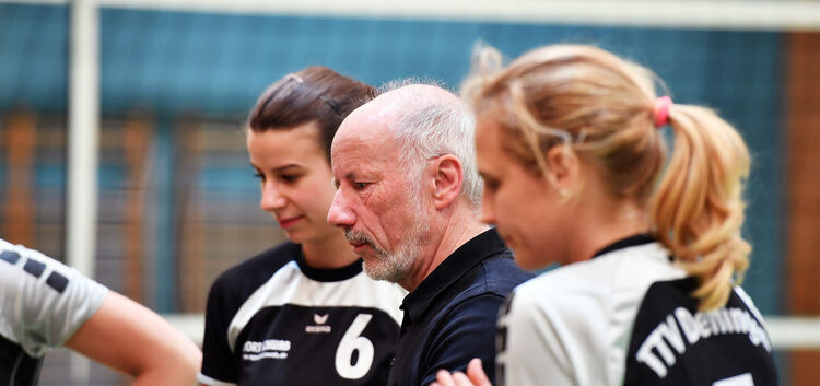 Im vierten Jahr als Dettinger Trainer peilt Roland Hunger mit seinem Team einen Mittelfeldplatz an. Foto: Markus Brändli