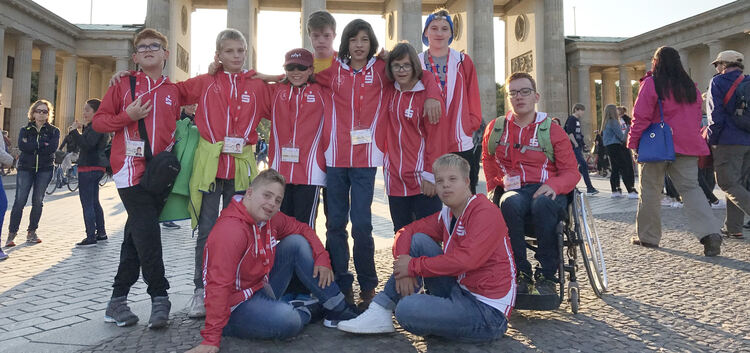 Aushängeschild des Landes bei „Jugend trainiert für Paralympics“: Das Team Baden-Württemberg vor dem Brandenburger Tor.Foto: pri