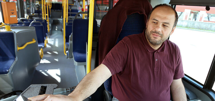 Anders als beim Zug hat der Busfahrer den Fahrgastraum stets im Blick und kann reagieren. Foto: Daniela Haußmann