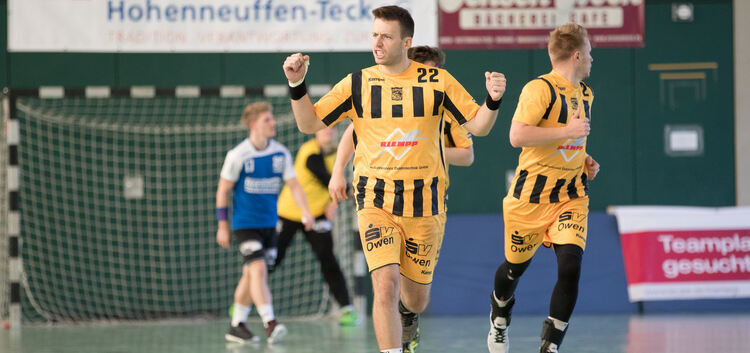 Plötzlich läuft‘s bei den Gelben: Bastian (links) und Steffen Klett bejubeln den Owener Sieg über den Nachbarn und möglicherweis