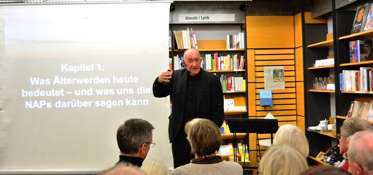 Überraschendes zum Thema Altern: Hans-Werner Wahl war zu Gast in der Kirchheimer Buchhandlung Zimmermann. Foto: Günter Kahlert