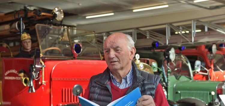 Norbert Kugel präsentiert sein Buch im Feuerwehrmuseum. Foto: Markus Brändli