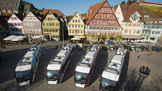 foto: roberto bulgrin16. 10. 2017Esslingen, Marktplatz, Vorstellung neuer Hybridbus mit Minister Herrmann foto: roberto bulgrin16. 10. 2017Esslingen, Marktplatz, Vorstellung neuer Hybridbus mit Minister Herrmann