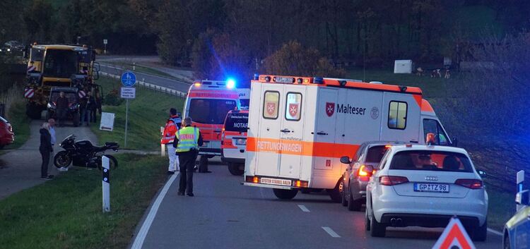 Ulm (ots) - Gegen 18 Uhr fuhr ein 40-Jaehriger mit seinem Hyundai auf der Landstrasse von Schlierbach in Richtung Rosswaelden. A