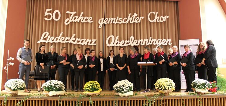 Der gemischte Chor des Liederkranzes Oberlenningen mit dem Damenensemble und Solisten.Foto: Cornelia Wahl