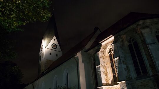 Die Georgskirche war wohl nicht die einzige Pfarrkirche Dettingens. Im Mittelalter muss es auch eine Nikolauskirche gegeben habe Die Georgskirche war wohl nicht die einzige Pfarrkirche Dettingens. Im Mittelalter muss es auch eine Nikolauskirche gegeben habe