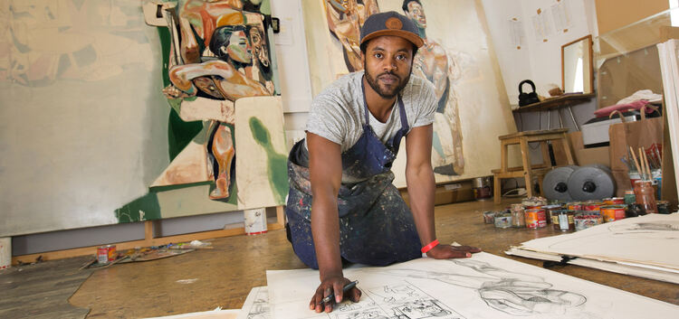 Ölbilder und Kohlezeichnungen sind das Metier des Künstlers Tesfaye Urgessa, der in Nürtingen lebt.Foto: Roberto Bulgrin