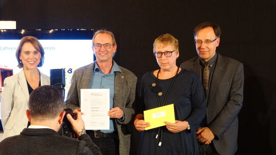 Kunststaatssekretärin Petra Olschowski, Eberhard und Ulrike Frech und MFG-Geschäftsführer Carl Bergengruen (von links). Foto: mo