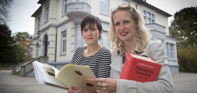 Voraussichtlich ab November nächsten Jahres begrüßen die freiberuflichen Notarinnen Martina Sienz (links) und Susanne Jocham die