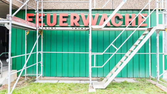 Die Kirchheimer Feuerwache wird saniert. Eine Rolle spielen dabei auch Fluchtwege über das Museum (kleines Bild unten).Fotos: Ca Die Kirchheimer Feuerwache wird saniert. Eine Rolle spielen dabei auch Fluchtwege über das Museum (kleines Bild unten).Fotos: Ca