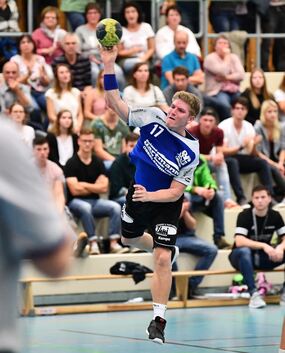 Volle Kraft voraus: Marc Pisch und die SG-Handballer wollen das letzte Teckderby 2017 gewinnen. Foto: Markus Brändli