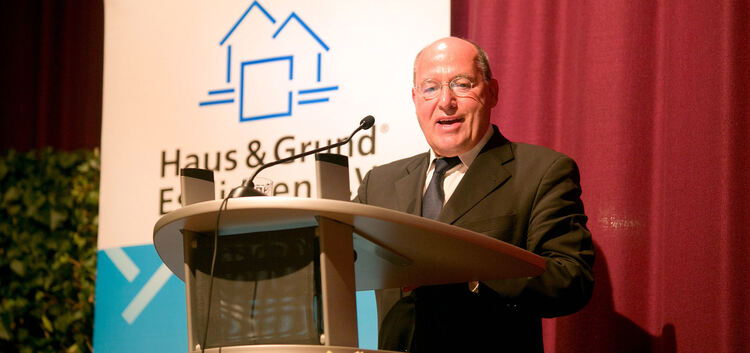 Gregor Gysi redet beim 100. Geburtstag von Haus und Grund in Esslingen den Gästen auch ins Gewissen.Foto: Roberto Bulgrin