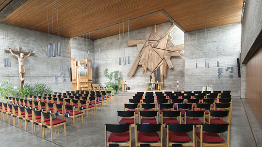 Die Thomaskirche in Kirchheim unter Teck, eingeweiht am 3. Dezember 1967