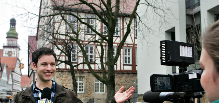 Simon Hofmann will mit seinem Fernsehsender unterhalten, aber auch Gutes tun.Foto: Jörg Bächle