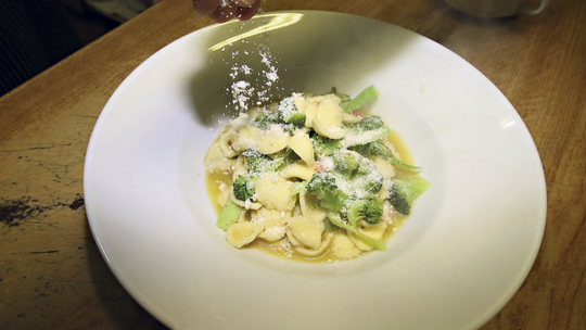 Orecchiette alle cime di rapa – So heißt das Nationalgericht von Apulien. Bis Ende Dezember kann man das Pastagericht noch in se Orecchiette alle cime di rapa – So heißt das Nationalgericht von Apulien. Bis Ende Dezember kann man das Pastagericht noch in se