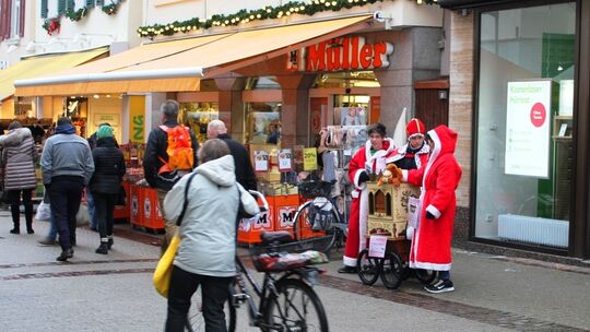 Für Drehorgelklänge sorgten Lenninger Schüler.Foto: pr Für Drehorgelklänge sorgten Lenninger Schüler.Foto: pr