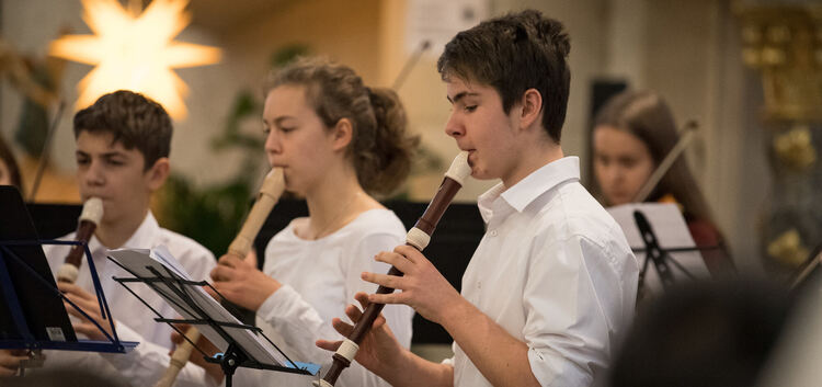 Musikschüler aus Kirchheim konzertierten zur Adventszeit in der Martinskirche.Foto: Markus Brändli
