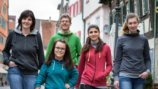 Deutschland, Baden-Wuerttemberg, Esslingen, die Mitarbeiter des fuer Menschen mit Behinderung integrativen Textilunternehmens "W