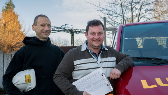 Fit im Bau und sozial engagiert ist die Firma Luczky-Bau, hier Oberbauleiter Miro Abdic und Chef Ferencz Luczky (rechts).Foto: C
