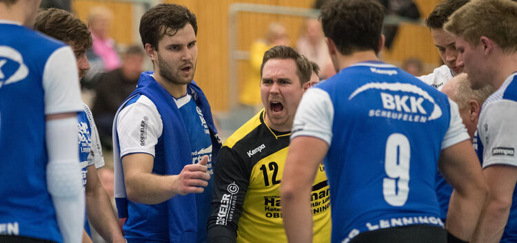 Emotion ist alles: Heiko Lamparter (Mitte) und die SG-Handballer haben ihre Titelchancen gewahrt. Foto: Carsten Riedl
