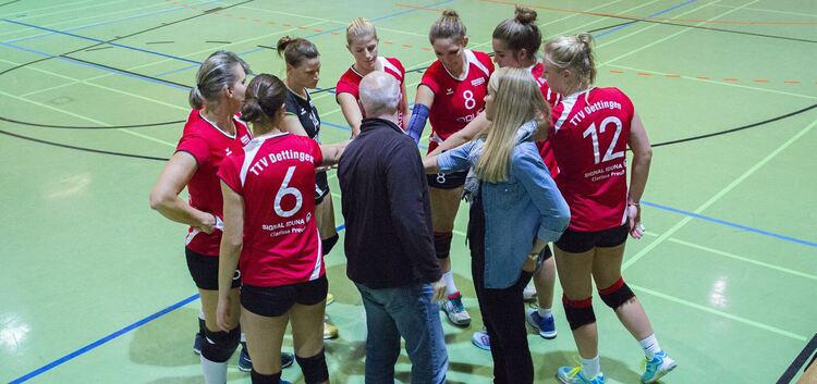 Redebedarf: Die TTV-Volleyballerinnen geraten tabellarisch immer mehr ins Hintertreffen. Foto: Mirko Lehnen