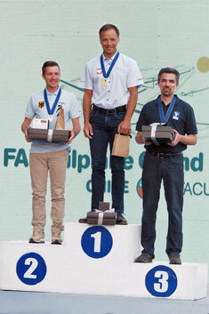 So sehen Grand-Prix-Sieger aus (v.l.): Sebastian Nägel, Sebastian Kawa und Mario Kießling. Foto: privat