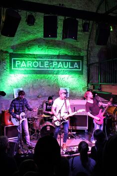„Parole:Paula“ ist noch eine recht junge Band. Nicht nur die Mitglieder sind jung, auch die Band selbst gibt es erst seit Kurzem
