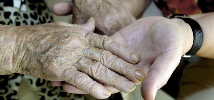 Helfende Hände erleichtern auch Pflegenden das Leben.