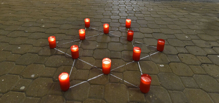 Kerzen in Form von Judensternen machen am frühen Morgen für alle Schüler des Schlossgymnasiums deutlich, dass es an ihrer Schule