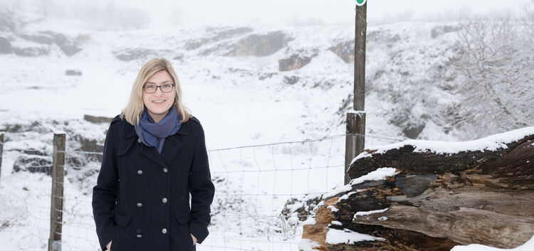 Franziska Harich mag auch die raue Seite der Alb, wie das Schneetreiben an diesem Morgen. Foto: Carsten Riedl