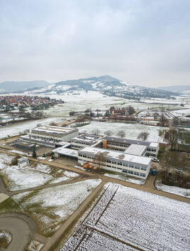 In Bildungseinrichtungen, wie hier die Teckschule, investiert Dettingen viel Geld. Foto: Carsten Riedl