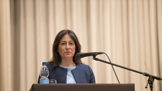 Barbara Born hat Verwaltungserfahrung und möchte nach Ohmden ziehen. Barbara Born hat Verwaltungserfahrung und möchte nach Ohmden ziehen.