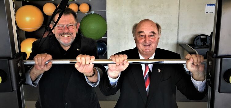 Zwei, die für den Sportkreis anpacken: Präsident Kurt Ostwald (links) und sein Vize Bernhard Mai beim Sportkreistag in Kirchheim