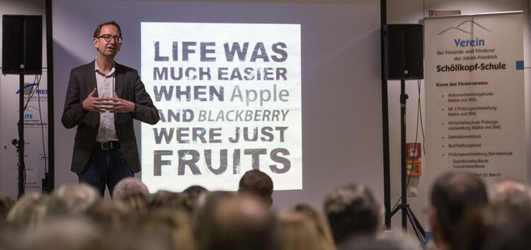 Als „Apple“ und „Blackberry“ noch Früchte waren, war das Leben viel einfacher. Mit solchen Aussagen erklärt Peter Martin Thomas