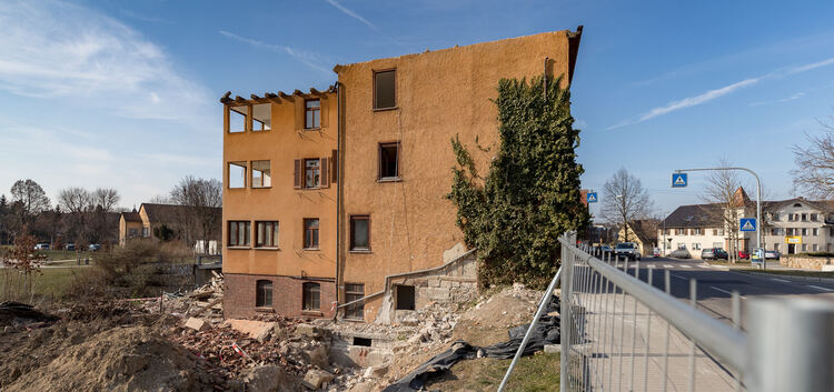 Kirchheim bezuschusst den Abbruch des Wohnhauses in der Alleenstraße mit Mitteln aus dem Sanierungsprogramm.Foto: Carsten Riedl