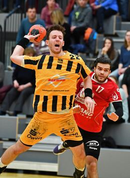 Unangefochten an der Spitze der Torjägerliste in der Handball-Bezirksliga: Owens Kapitän Bastian Klett.Foto: Markus Brändli