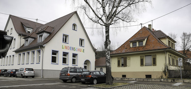Das kleine Haus neben der Unterlenninger Grundschule könnte zur Krippe umgebaut werden. Die Verwaltung prüft außerdem, was ein N