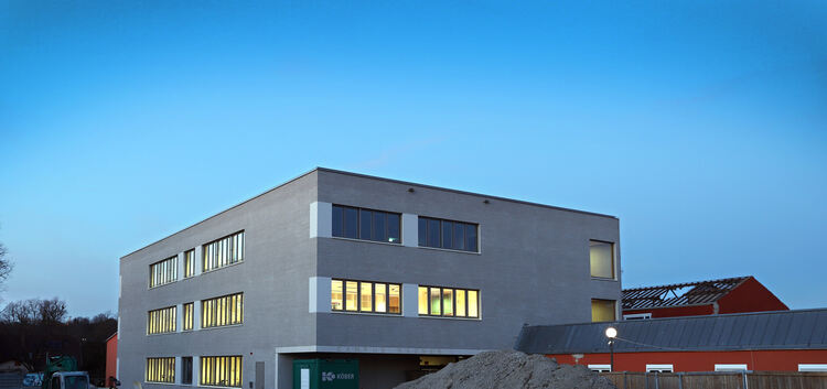 Besichtigung zur Inbetriebnahme des 1. Lernhauses am Campus Rauner durch die OBin und den Gemeinderat. Ist praktisch der erste B