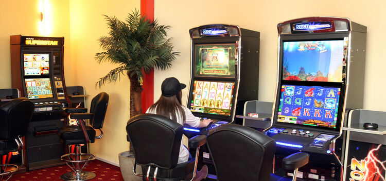 Mitarbeiter von Spielhallen sollen künftig krankhaftes Spielerverhalten erkennen können. Einige Glücksspielanbieter klären ihre