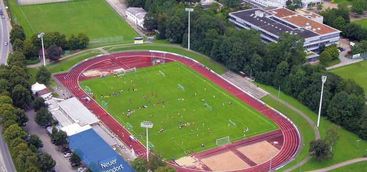 Der alte und der neue Standort für das Vereinszentrum des VfL am Stadion. Durch die Planänderung bleibt der „Wembley-Platz“ als