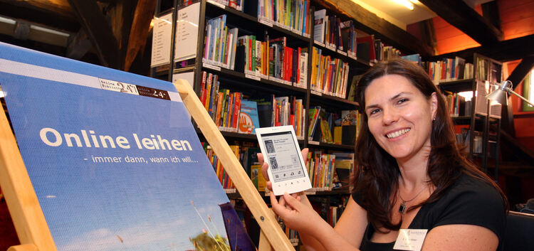 Die Leiterin der Weilheimer Stadtbücherei, Ellen Keller-Bitzer, setzt darauf, dass die digitale Ausleihe intensiv genutzt wird.