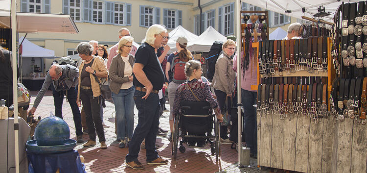 Künstlermarkt auf dem Schlossplatz…bei aller schönstem Sonneschein lud das Kirchheimer Schloss am letzten Sonntag in seinem Inne