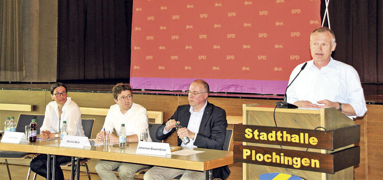 Anja Dietze, Michael Beck, Johannes Bauernfeind und Rainer Hinderer (von links) diskutieren darüber, was sich in der Gesundheits