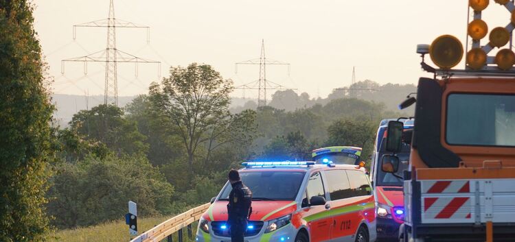 Am Freitagabend gegen 19:45 Uhr befuhr ein 60-jaehriger Rollerfahrer die K1265 von Jesingen in Richtung Ohmden. Als ihm ein Maeh